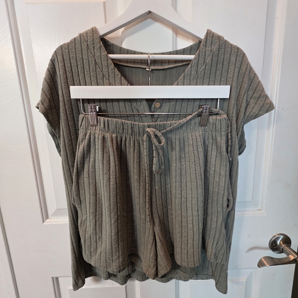 Ribbed V-Neck Short Sleeve Top & Drawstring Shorts Set - Olive